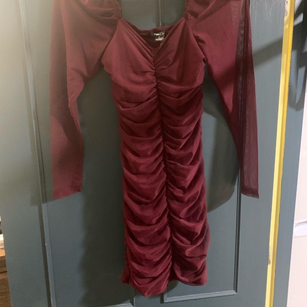 Cute long sleeve ruched dress - NWT